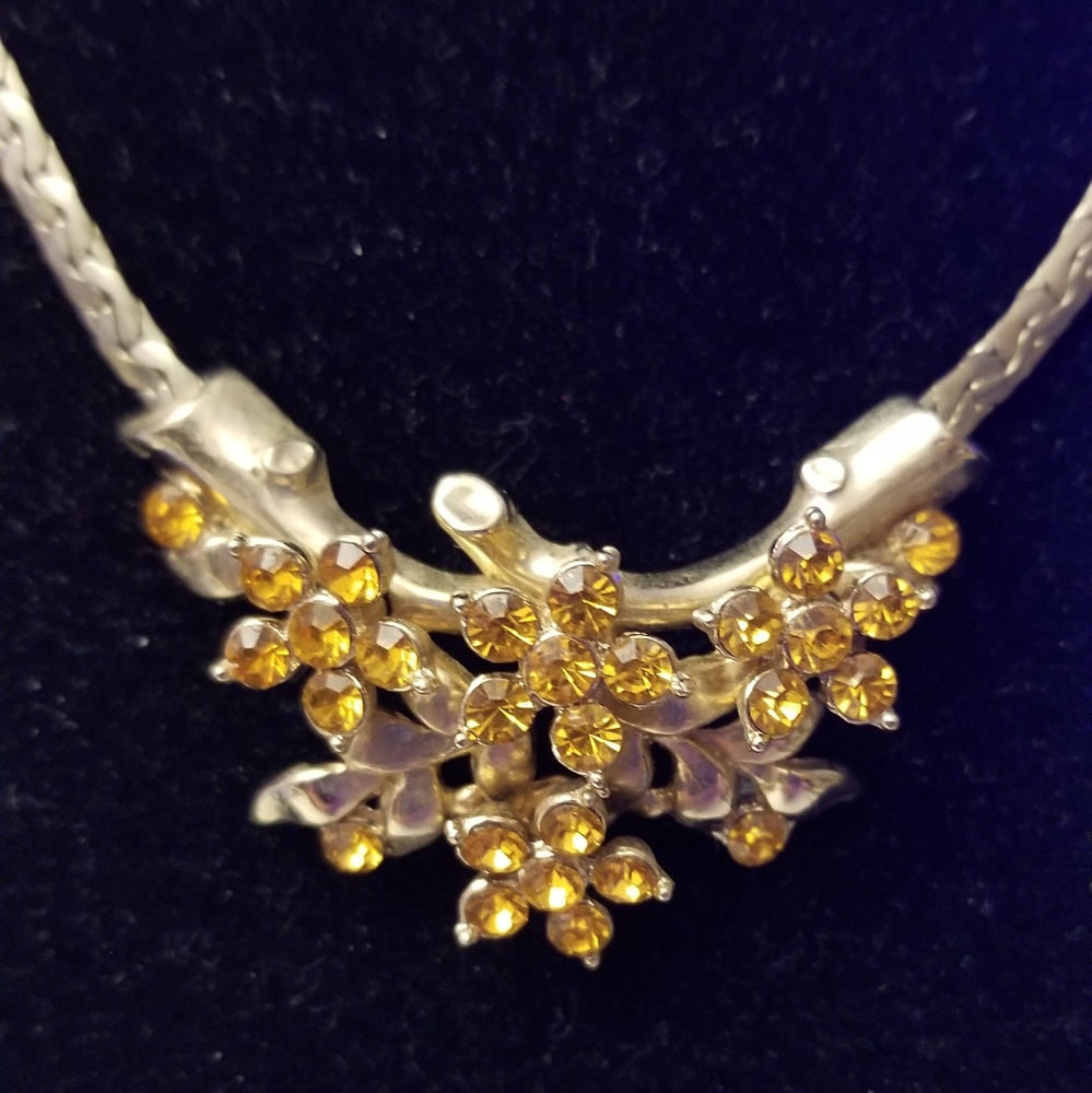 Vintage necklace and screwback earrings set